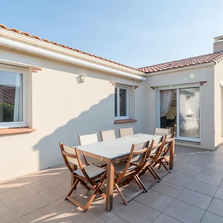 La Retzienne - Parking - Jardin Tatil Evi