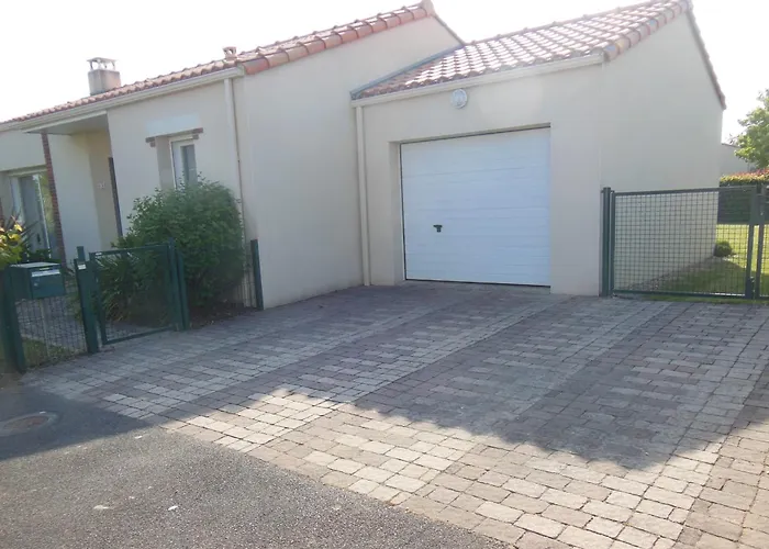 La Retzienne - Parking - Jardin 別荘